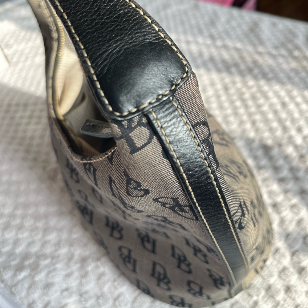 Dooney &  Bourke Signature Bucket Black & White Small Bucket Bag. - Picture 4 of 7